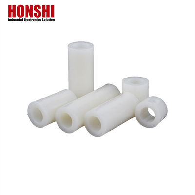 White Nylon Round Plastic Standoff untuk melalui lubang pemasangan pada papan sirkuit cetak