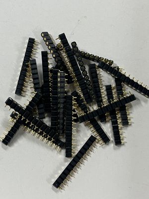 Konektor Docking Pin Pogo Tipe SMT 4pin 10pin 12pin Kontak Pegas dengan Daya Tahan Tinggi dan Ketahanan Kabut Garam